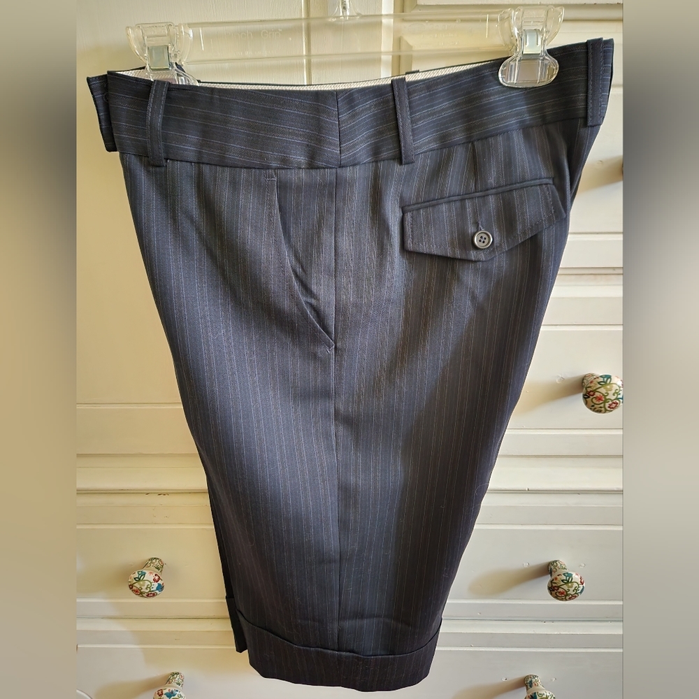 Womens BCBG MAX AZRIA capri pin strip pants. - Picture 4 of 6